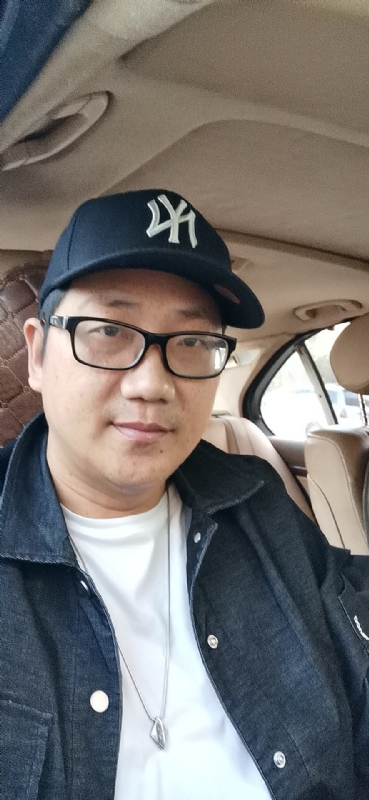 拥抱幸福的第一张照片--泉州上门女婿服务网